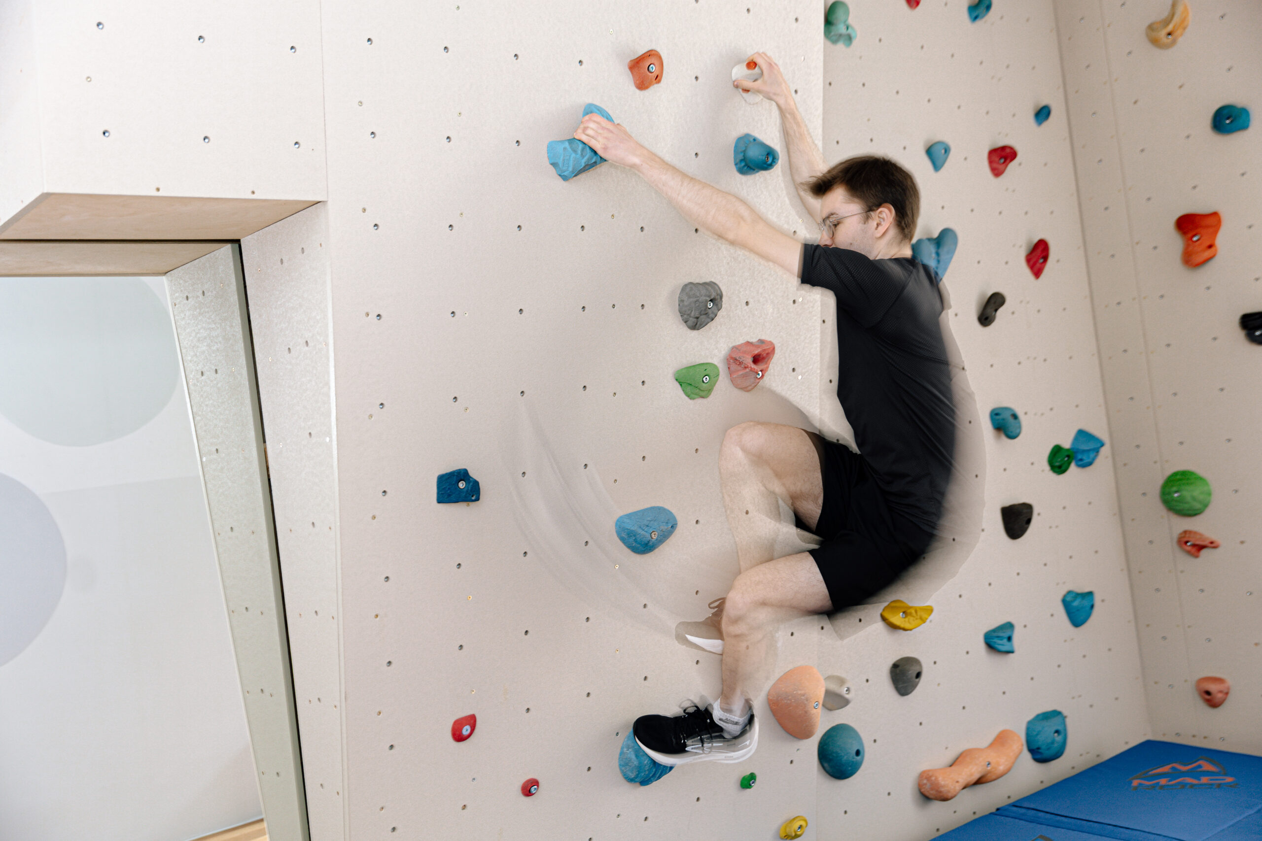 Therapeutisches Klettern an der Kletterwand – Praxis Benedikt München