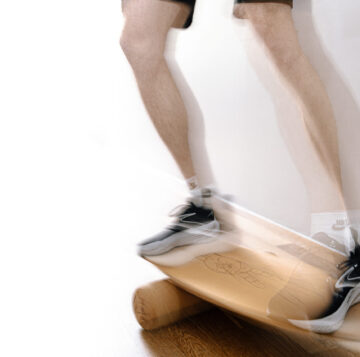 Gleichgewichtstraining auf dem Balance Board – Praxis Benedikt München